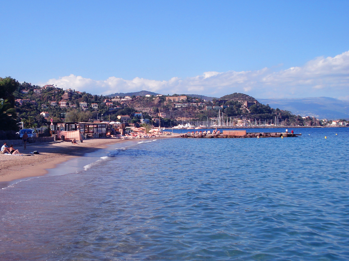 Beach in the French Riviera One of the many beaches nearby Penny Burns meditation and healing retreat in the South of France